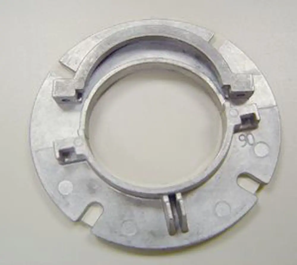 Befestigungsflansch von Remeha, aus Aluminium, mit mehreren Einkerbungen und Aussparungen zur Montage, kreisförmiges Design.